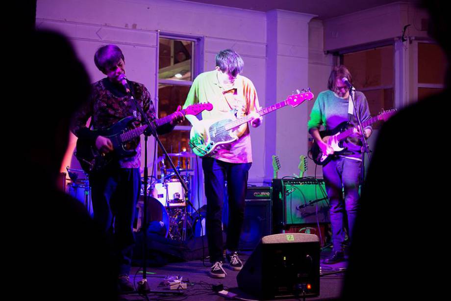 10978483_361990817327092_7037042511582504965_n1 band playing